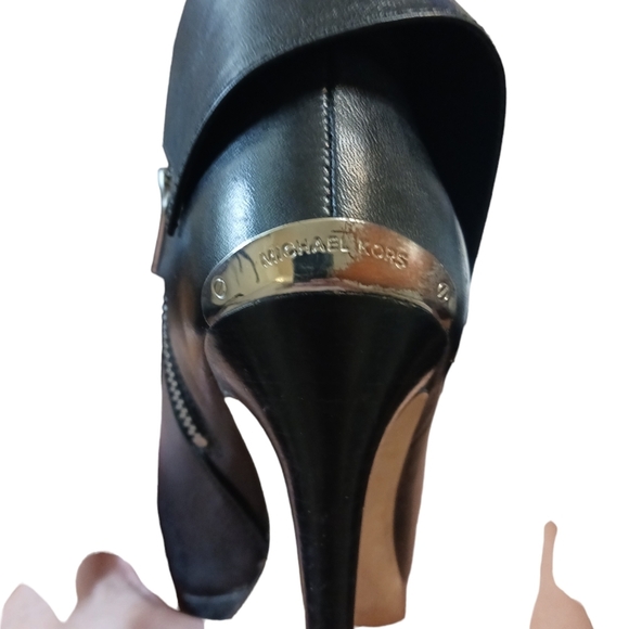Michael Kors Peep Toe Black Leather Bootie Heels size 7 - Picture 10 of 12